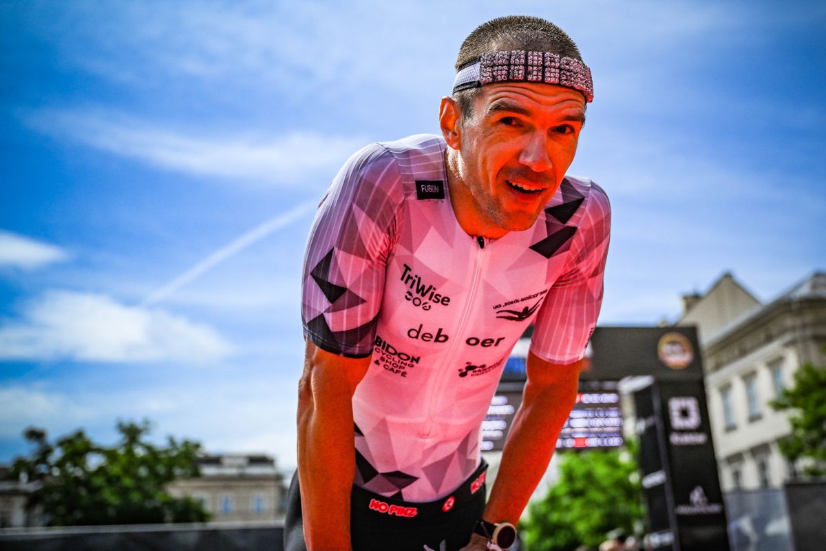 Andrzej Michalski tuż po finiszu zawodów triathlonowych